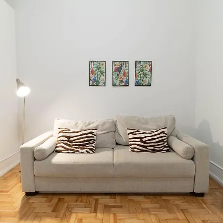 Akicity Iris Apartament *